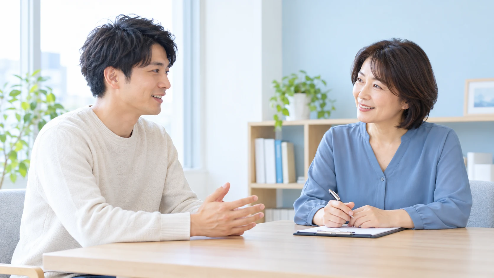 スタッフと落ち着いて相談するイメージ