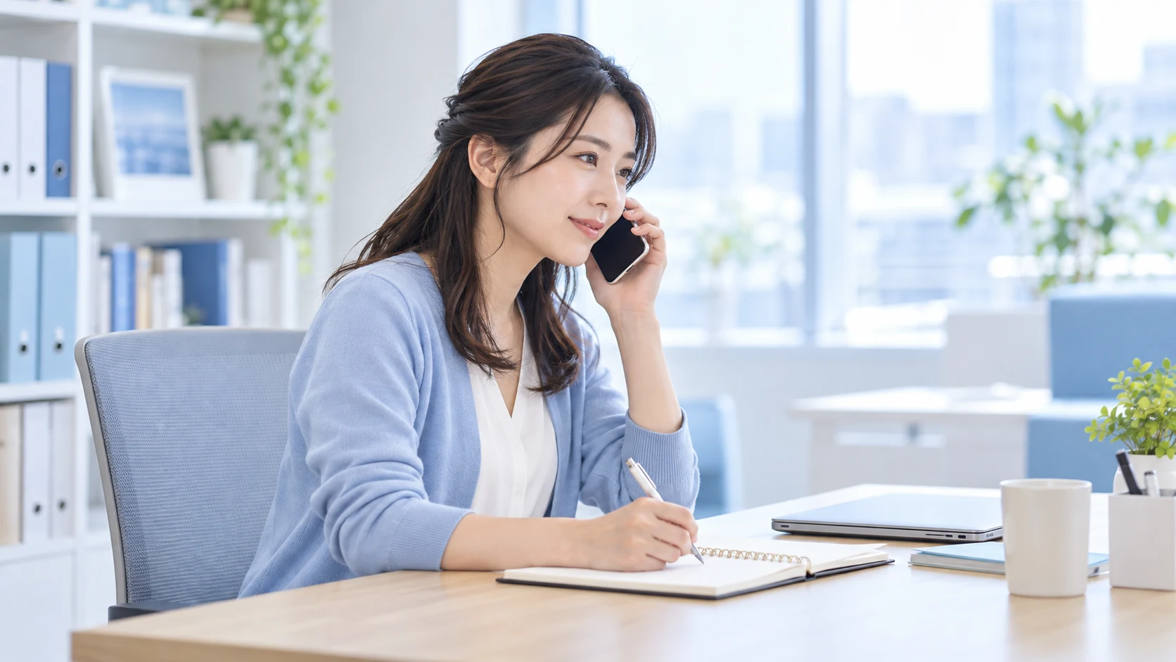 仕事の悩みについて電話で相談するイメージ